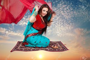 20481545-Belle-jeune-femme-indienne-en-v-tements-traditionnels-assis-sur-un-tapis-volant-Banque-d'images